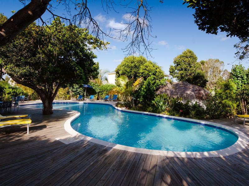 Aparthotel Pineapple Fields Governor S Harbour Exterior foto